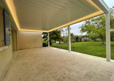 Pergola bioclimatique blanc