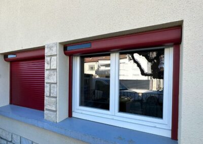Volet roulant rouge