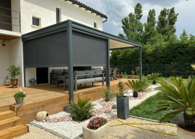 Pergola bioclimatique et son screen