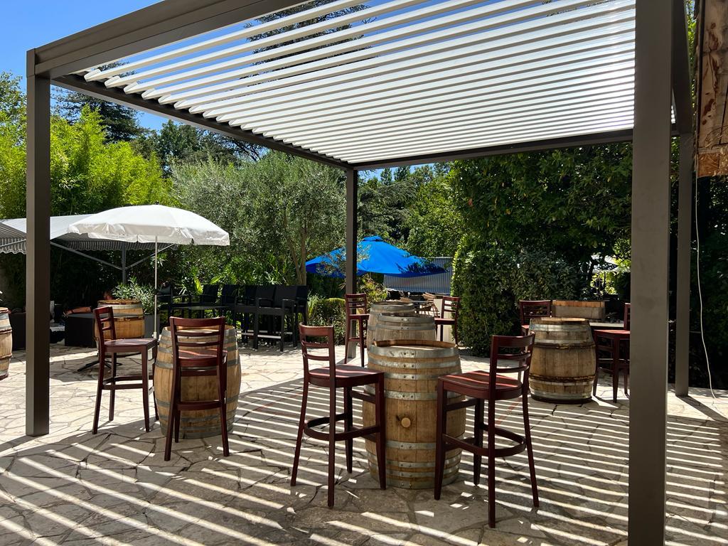Pergola bioclimatique brun 2650 à Orange