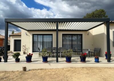 Pergola bioclimatique avec poteau renfort