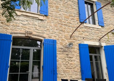 Fenêtre alu grège 9007 à Monteux