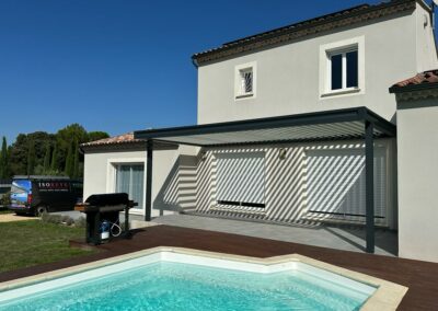 Pergola bioclimatique alu 7016 à Uchaux