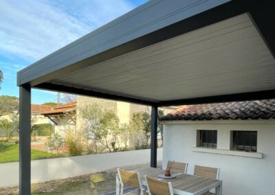 Pergola bioclimatique aux Angles (Gard)