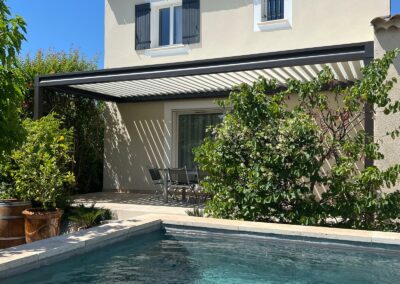 Pergola bioclimatique piscine à Orange