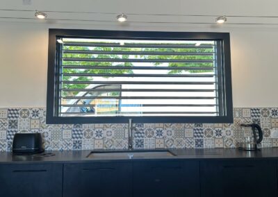 BSO Brise Soleil Orientable RAL 7016 ouvert à Villedieu Vaucluse (84)