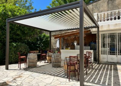 Pergola bioclimatique autoportée Brun 2650
