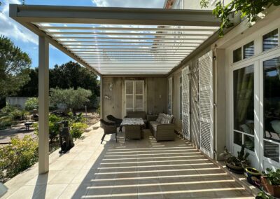 Pergola bioclimatique gris 2800 s à Bouchet Drome (26)
