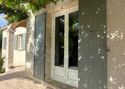 Volet battant aluminium Gris Béton 7023 à Piolenc (84420)